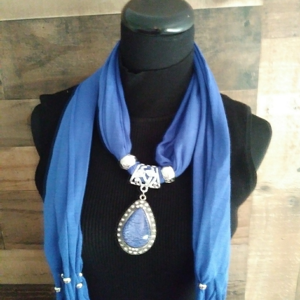 Woman scarf